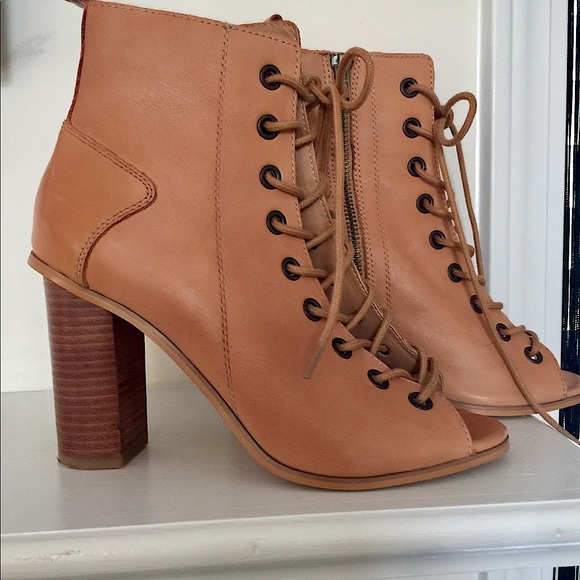 STEVE MADDEN Leather Heels - Picture 2 of 9